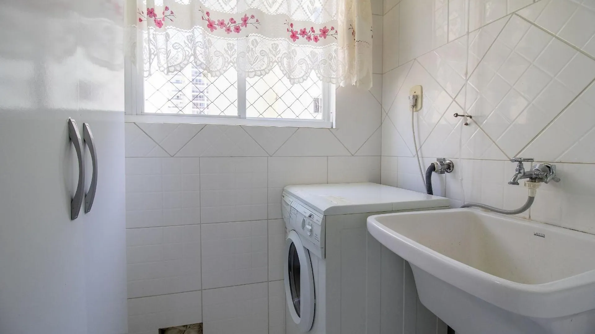 Mrf74 - Churrasqueira, Quadra Mar, Garagem, 2 Dorm Balneário Camboriú